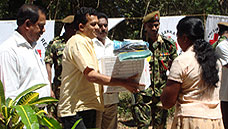 Residents in Walioya receives much needed assistance from the Red Cross