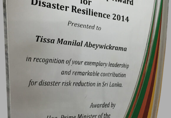 Director General of Sri Lanka Red Cross awarded the National Leadership Award for Disaster Resilience 2014