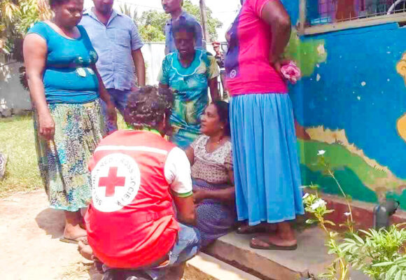 Providing first aid to people affected in Meethotamulla